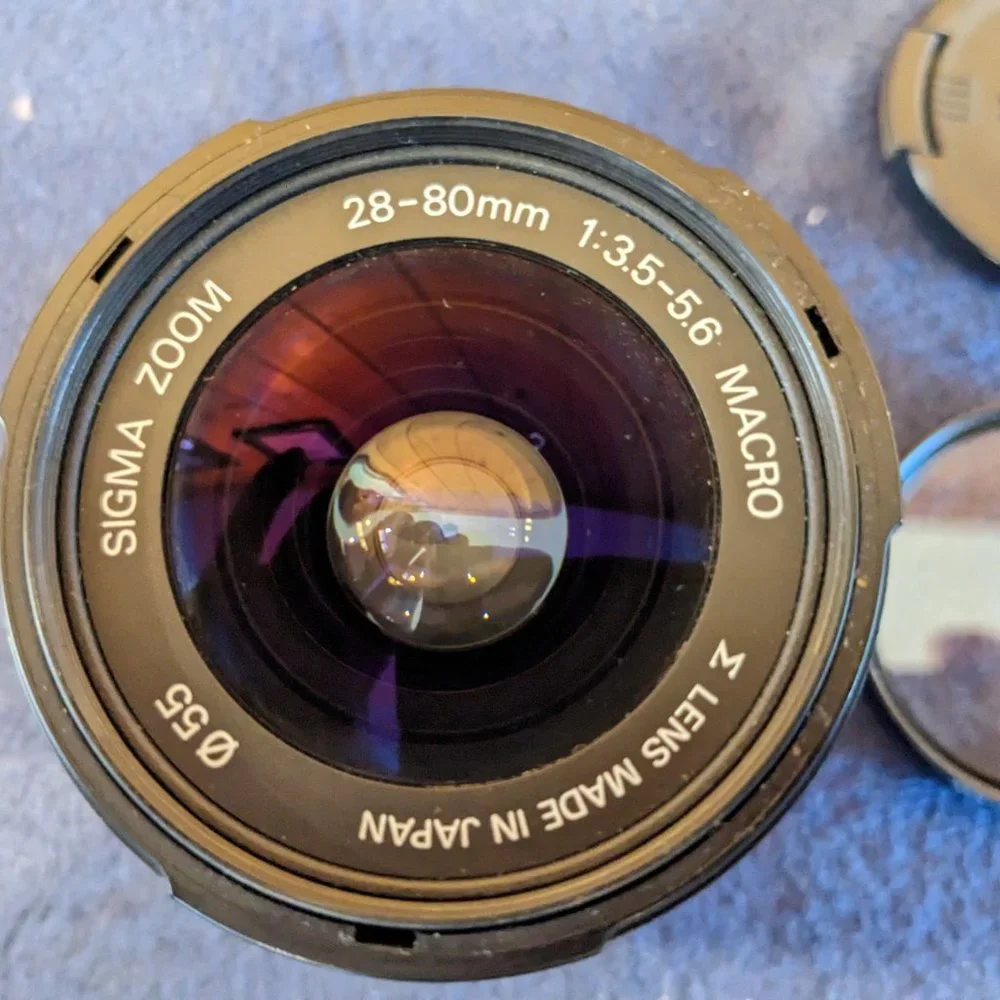 Nikon SLR F60 body for parts/repair. Lens is in great condition.